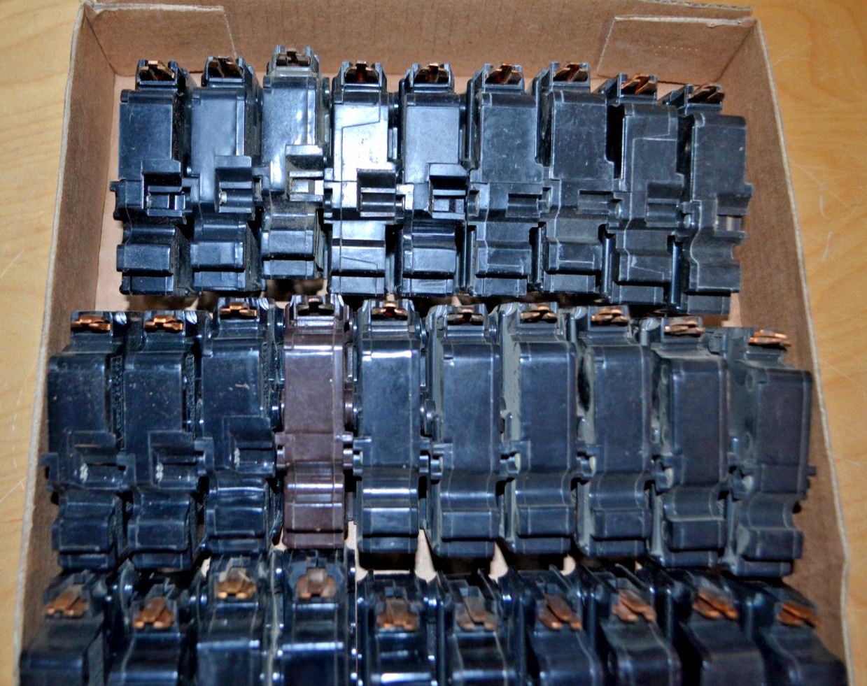 Lot of 39 ~ Federal Pacific FPE ~ Type NA Thick 1 Pole 15-40 Amp Breakers NA115