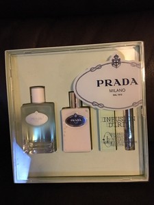 prada vitello move envelope wallet