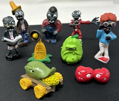 Plants Vs. Zombies PVZ 9 Action Figure Lot Squash Cone Head Cherry Bomb Zombies!