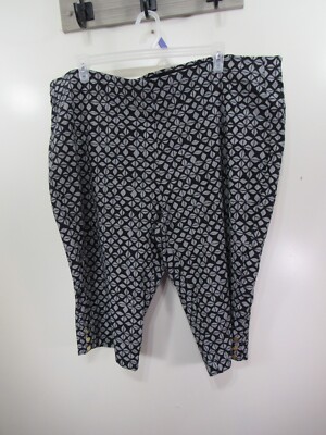 Liz Claiborne Shorts/Capri Size 26 Black White Flat Elastic Waist