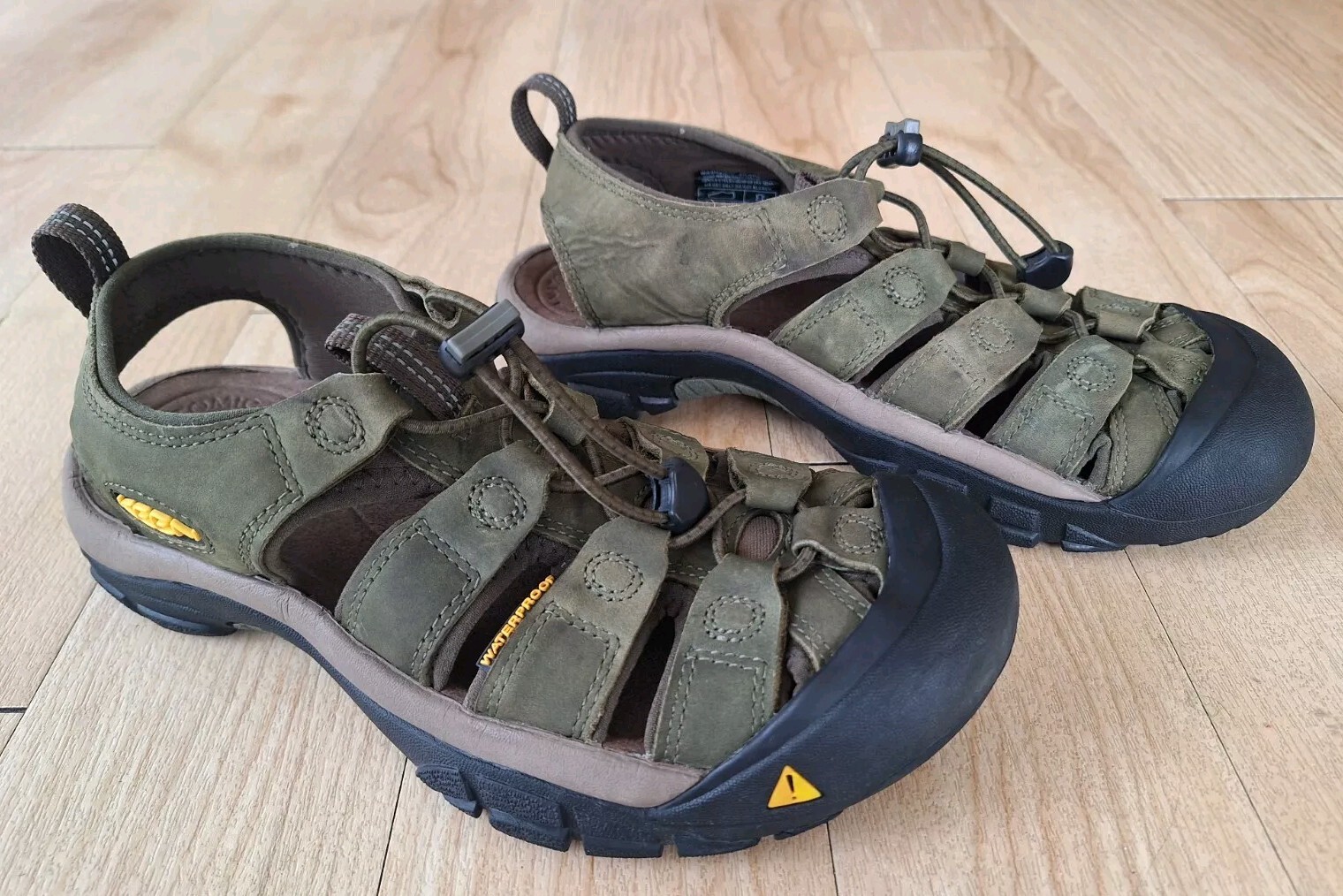 Sandali sportivi KEEN Newport da uomo in pelle verde escursionismo impermeabili taglia 7