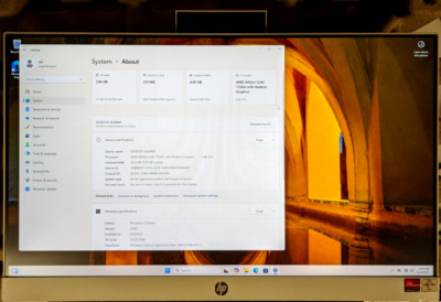 HP PC 24-CR0046 AIO, 23.8'', AMD Athlon Gold 7220U 4GB RAM 256GB SSD