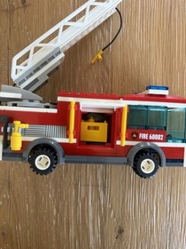 LEGO: City: Fire Truck 60002 (complete brick set with minifigures) pre-owned