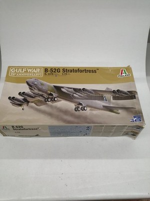ITALERI 172 Scale Plastic Model B-52G Stratofortress Used
