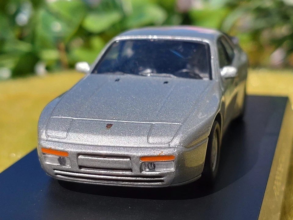 Porsche / 944 S2 / 1981 / 1/64 Diecast Car / Kyosho Foto 3 de 4
