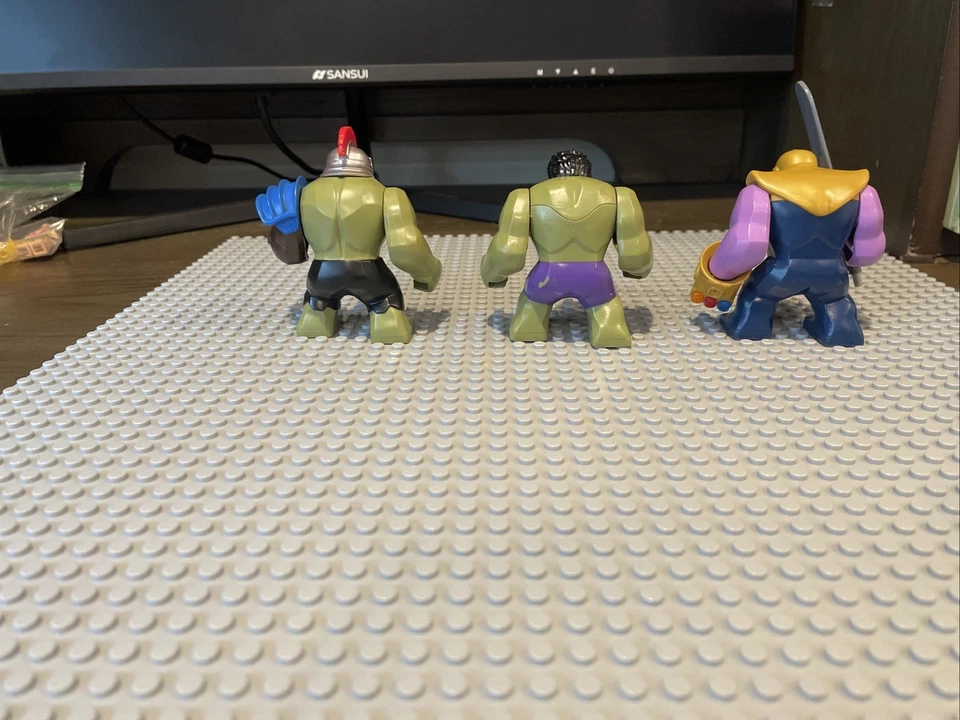 Lote Lego Marvel (1 Thanos + 2 Hulk’s) *Estado Prestina Foto 2 de 4