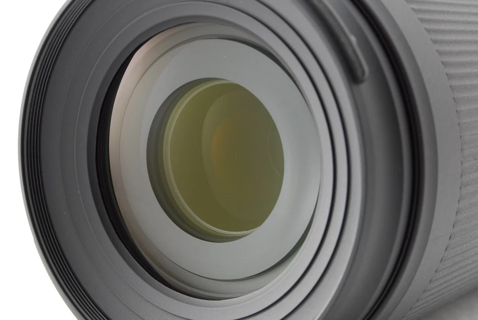 [Almost Unused] Tamron 70-300mm f/4.5-6.3 Di III RXD Sony E-Mount Lens from JP - Image 3 of 4