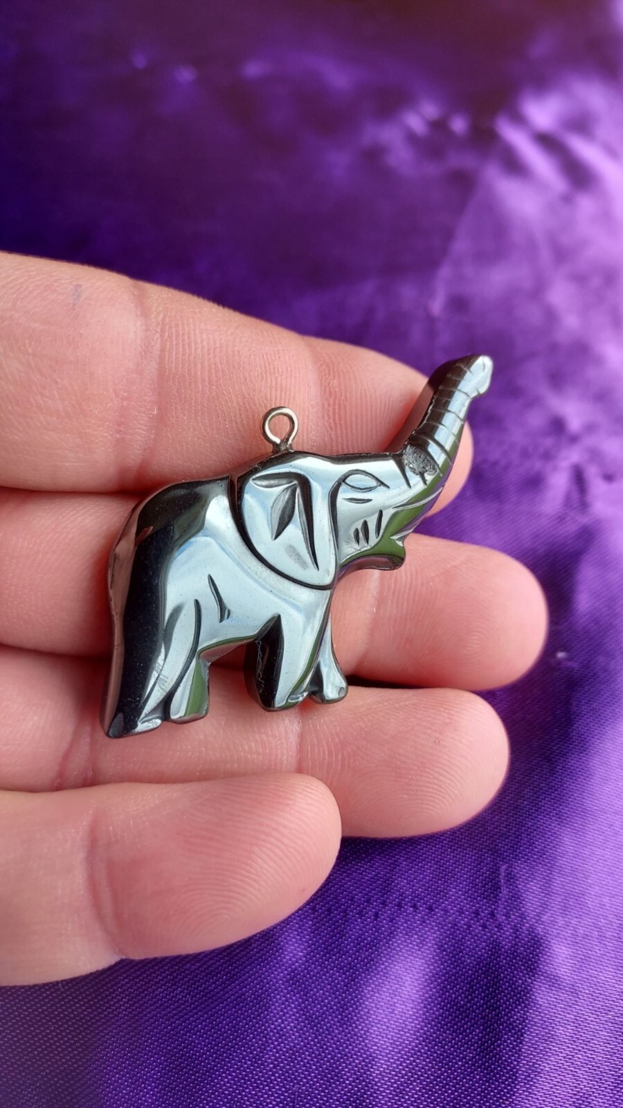Pendentif éléphant en hématite gris métallisé 5.9 cm, grand bijou minéral