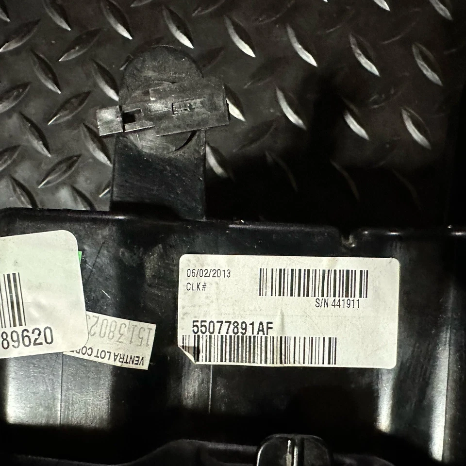 Luz trasera izquierda OEM genuina de fábrica para Jeep Wrangler 2007-2017/2018 JK Foto 3 de 4