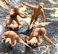 Louis Marx WW2 Japanese Soldiers - Plastic Toys 5.5" - Vintage 60s - Set of 4