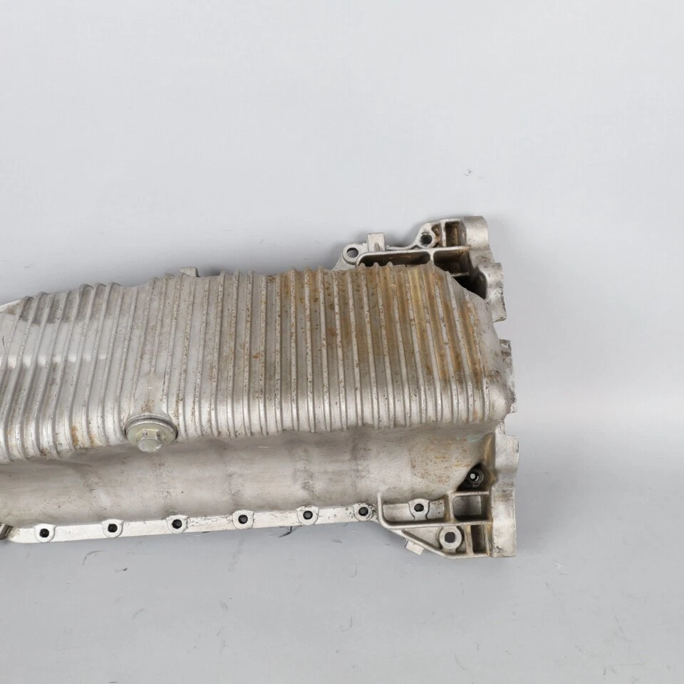 1993-1995 Volkswagen Eurovan 2.5 Engine Oil Pan 074103601B OEM Used - Image 2 of 4