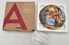 VTG 2009 Christmas Plate A Gift To Remember Avon Exclusive 22k Gold Trim 8&rdquo; Deco