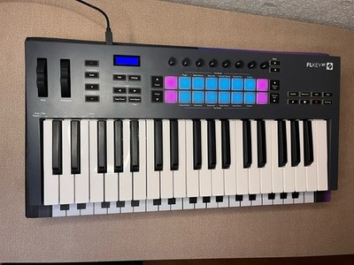 Novation FLkey 37 Keyboard-Controller 37 Tasten Pads Pitch/Mod USB MIDI DIN