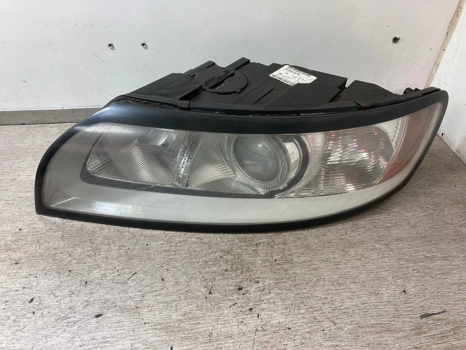 Par de faros delanteros Volvo V50 2010 del lado del conductor y del pasajero Foto 2 de 4