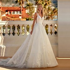 Elegant A-Line Wedding Dress V-Neck Sleeveless Lace Appliques Bridal Gowns Train