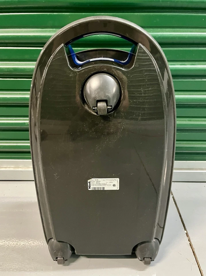 MIELE Cat and Dog S516 Canister Vacuum Cleaner W/ Hose And Power Head - Image 3 of 4