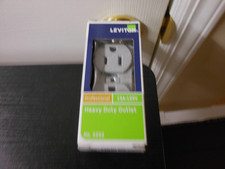 Leviton Heavy Duty Double Outlet 15A-125V No. 5252 5-15R Professional NEW
