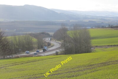 Foto 6x4 Cairnie Braes Findo Gask Die A9 steigt weg von Strath Earn. v c2015