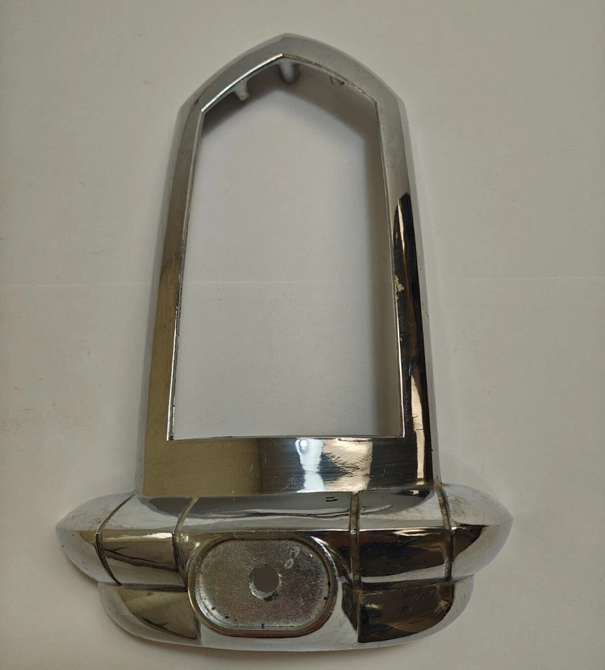 1950 道奇 Meadowbrook 定制右尾灯镀铬边框 1343181 NOS。 — 第 3/4 张图片