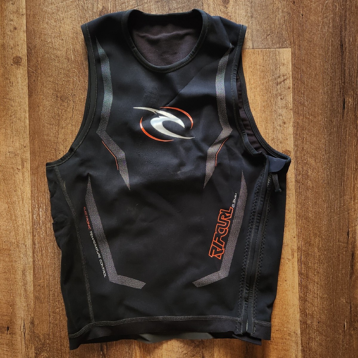 H-BOMB POWER HEATED VEST RIP CURL 管238