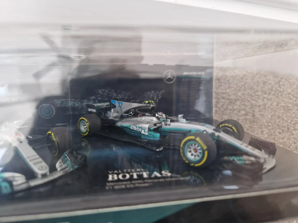 MINICHAMPS MERCEDES W08 F1 2017 CHAMPIONS HAMILTON & BOTTAS 2 CAR SET 413174477 - Image 4 of 4