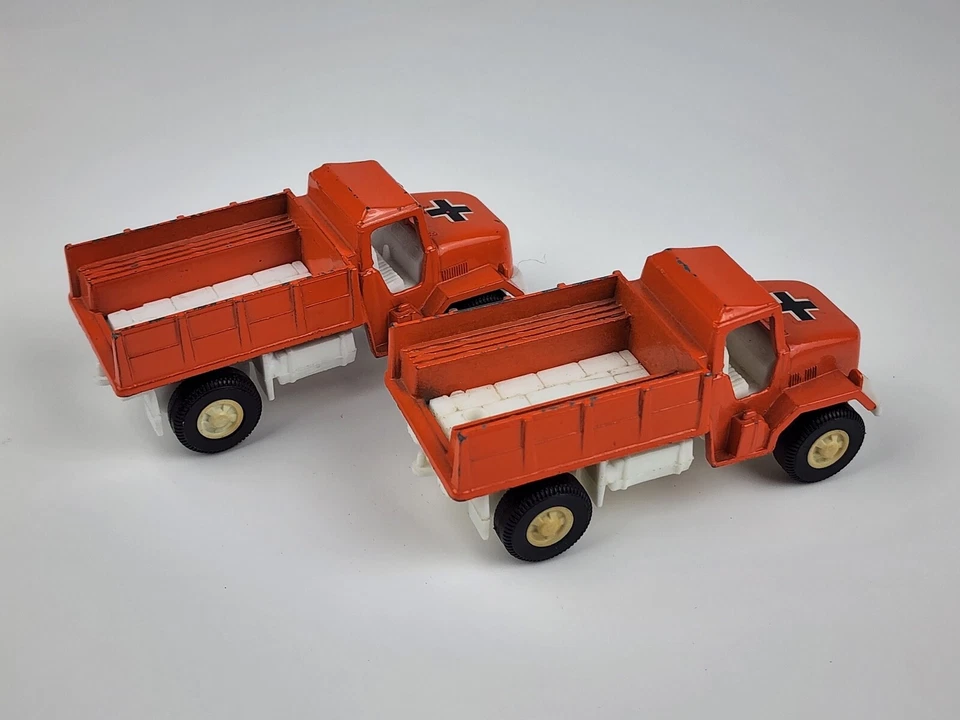 Juego De Colección (2) Juguete Tootsie 1970 - Camión Militar Alemán Duece 1/2 Naranja  Foto 3 de 4
