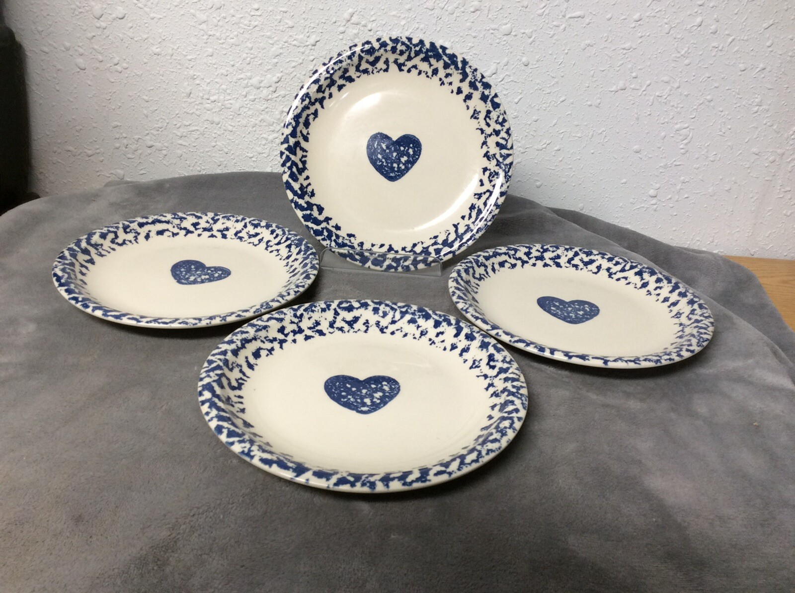(4) Vintage Folk Craft Hearts by Tienshan Salad/Dessert Plates Sponge