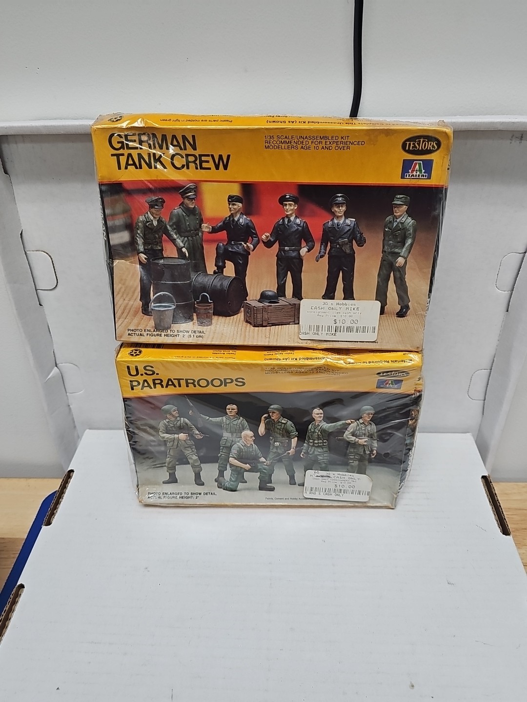 2 Testors / Italeri Models US Paratroops & German Tank Crew 