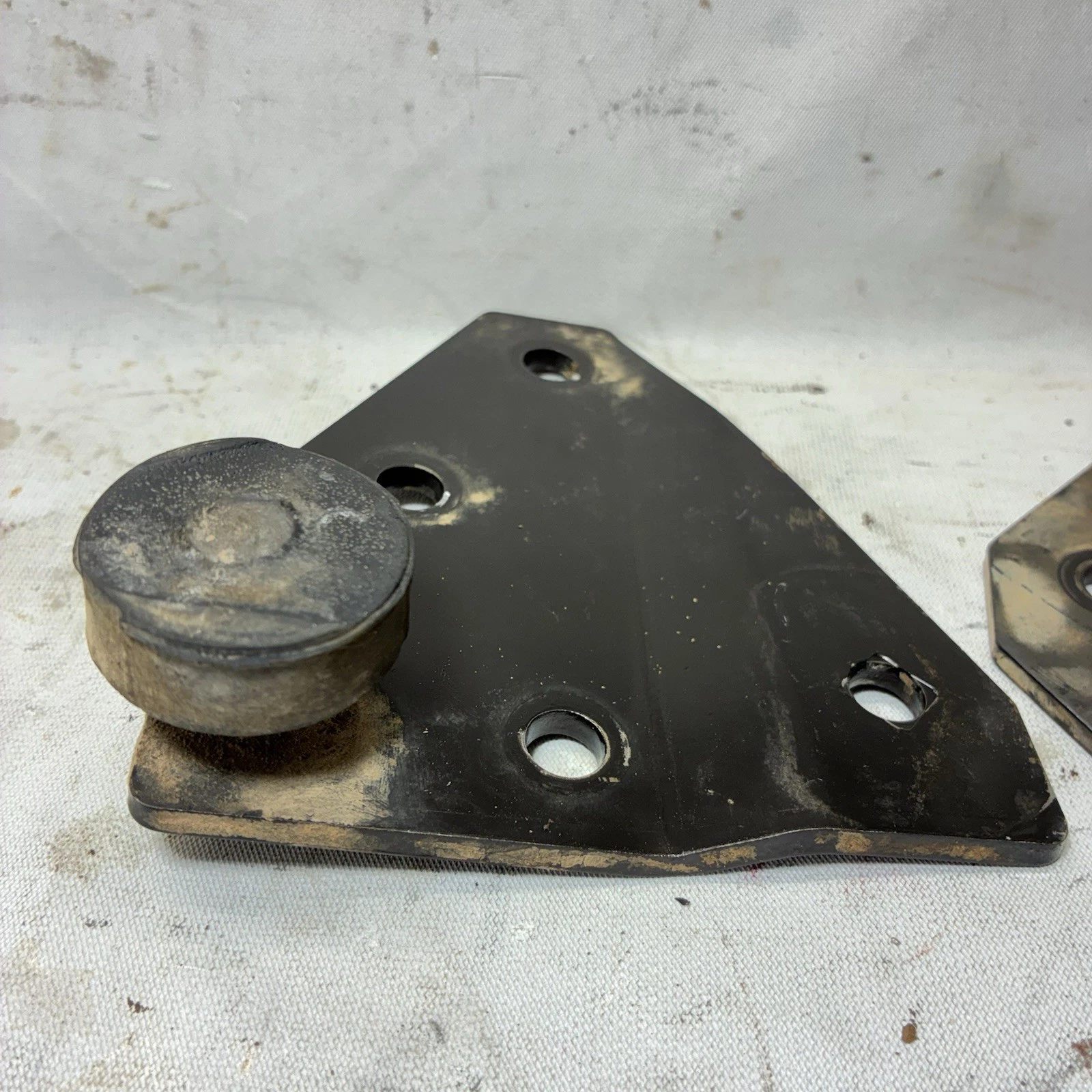 1997 Polaris Xplorer 400L OEM ENGINE MOUNT MOTOR  BRACKET