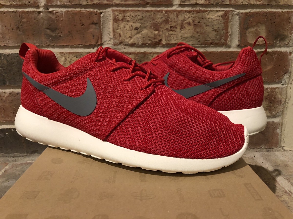 New 10.5 Nike Roshe Run Trainer Sport Red Wolf Cool Grey 2012