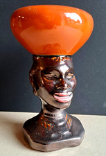 Vase  DECORATIF céramique VINTAGE " africaine portant une calebasse " années 60