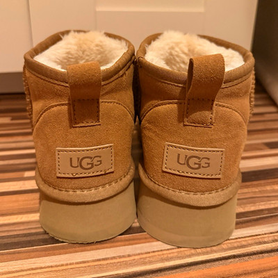 UGG Classic Ultra Mini Platform  EU 42
