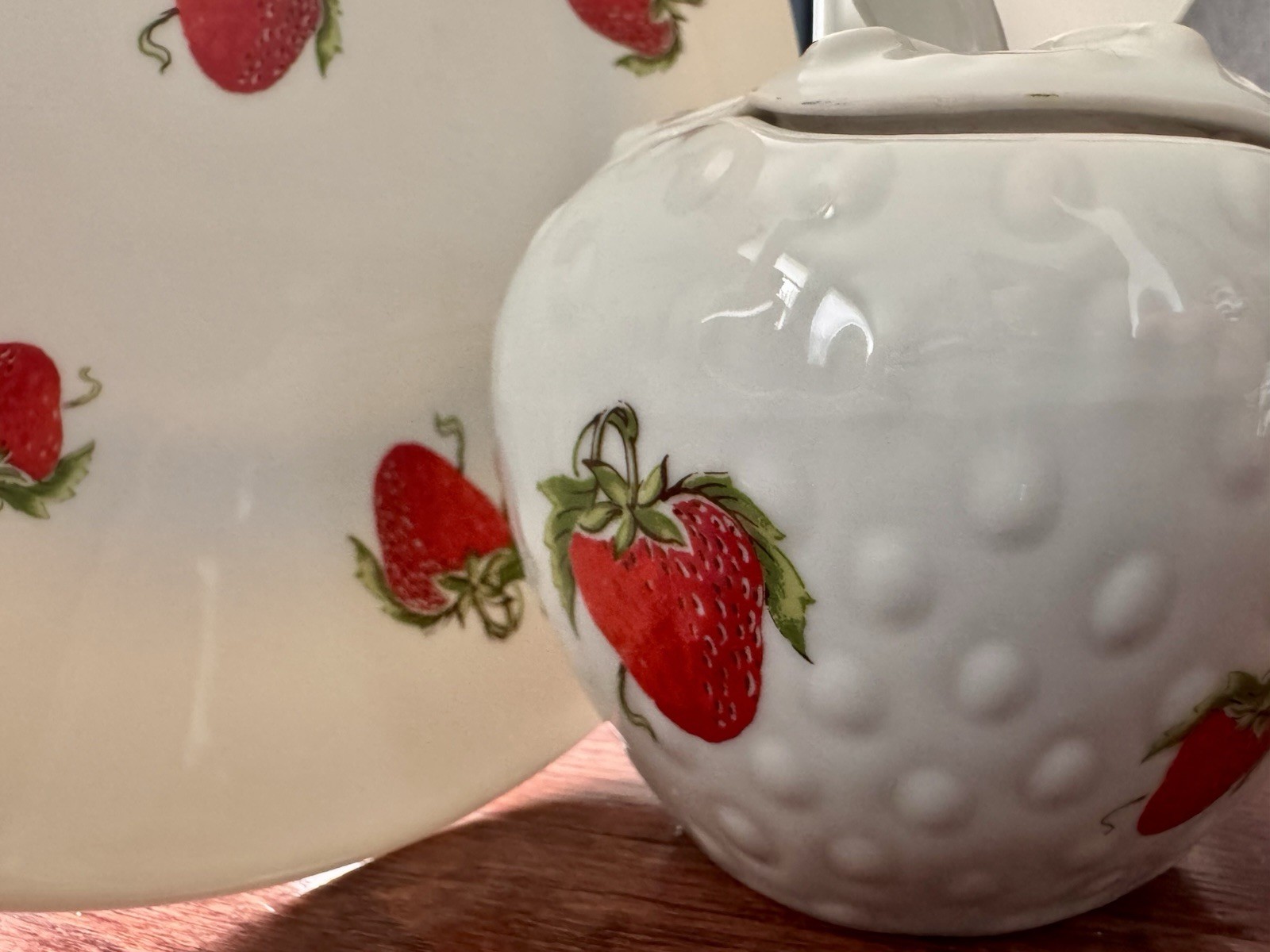 Philippe DESHOULIERES Porcelain Limoges Fruits Strawberry Set Sugar And Colander