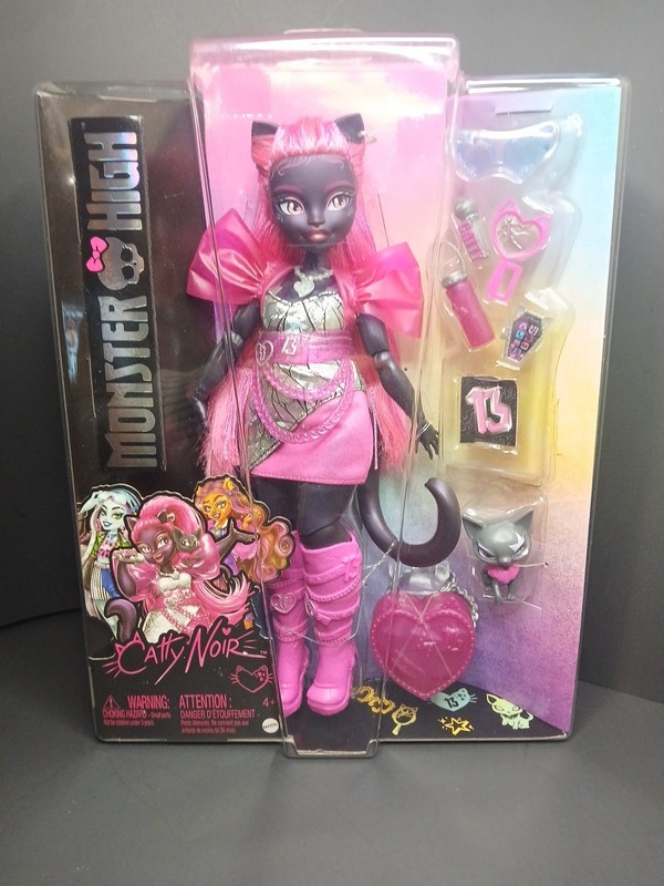 2024 Monster High G3 Catty Noir Fashion Doll w/ Pet Amulette. Read ⬇️ 