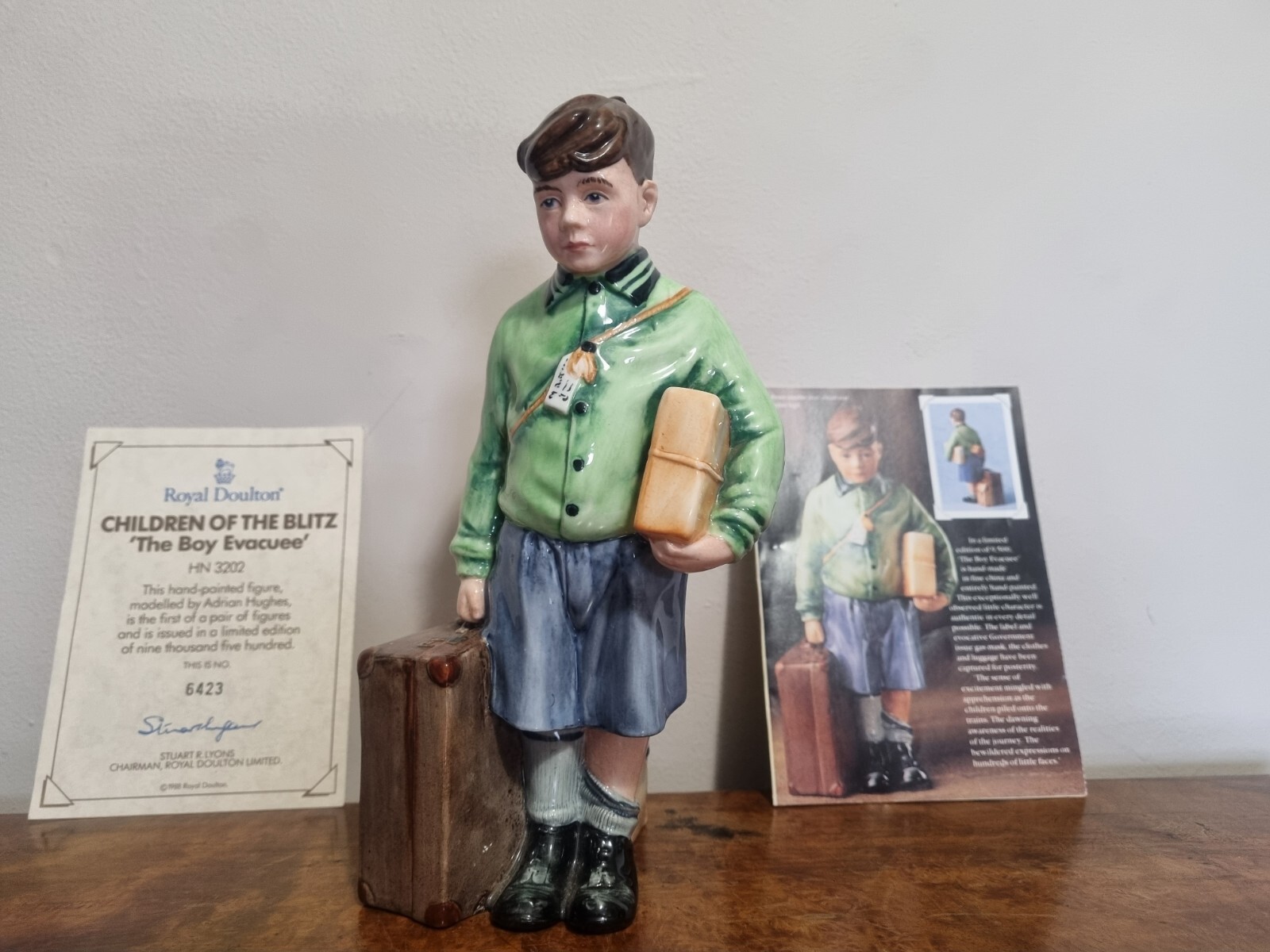 ROYAL DOULTON 'THE BOY EVACUEE' HN3202 LIMITED EDITION Figurine eBay