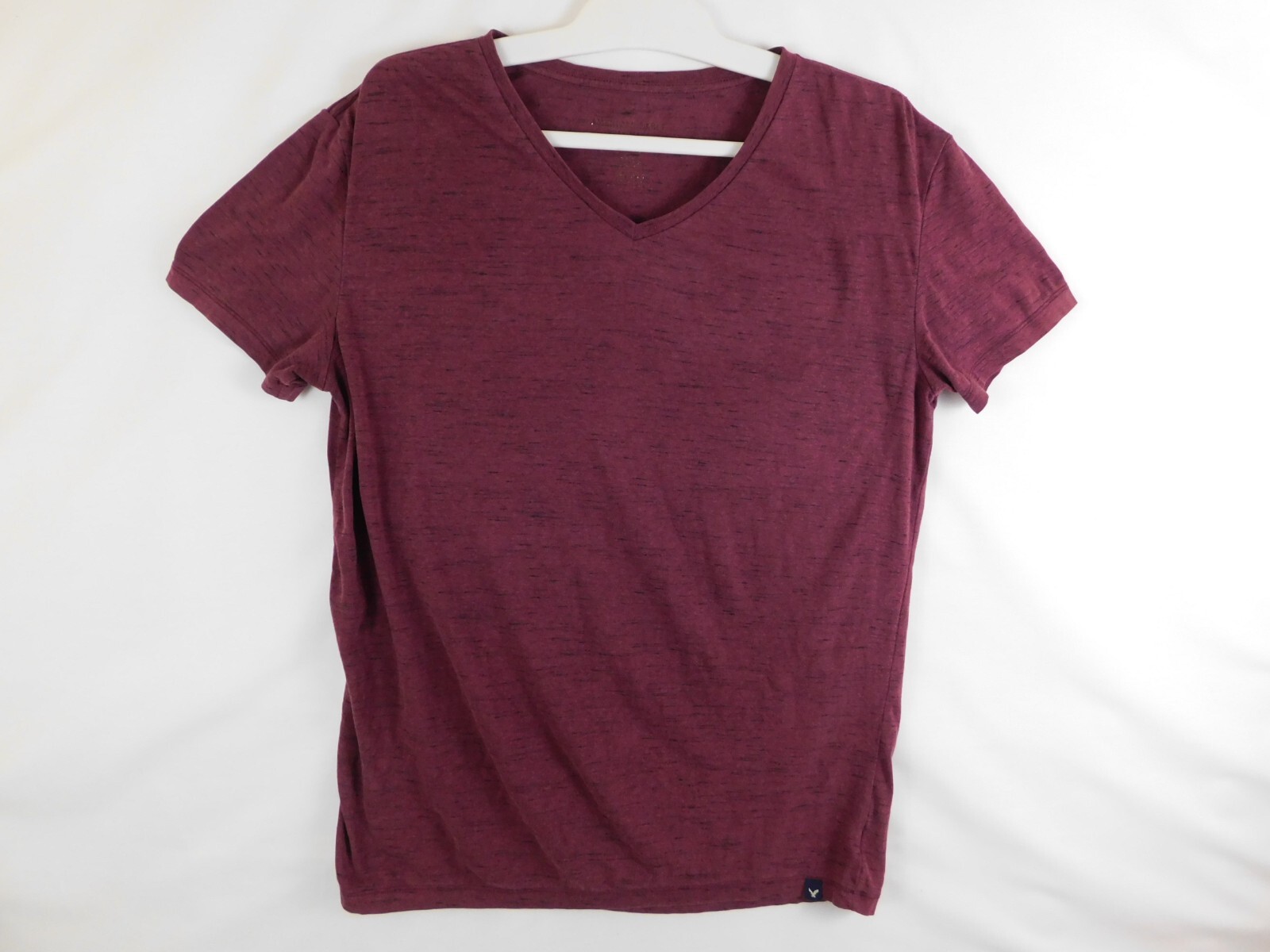 American Eagle Mens V-Neck T-Shirt Maroon Dark Red Size M Medium AEO