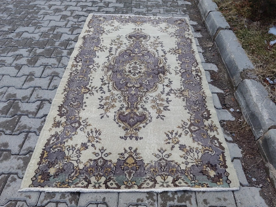 Alfombra turca Oushak vintage 3,8 x 6,8 pies - lana anudada a mano marfil/taupe Foto 2 de 4