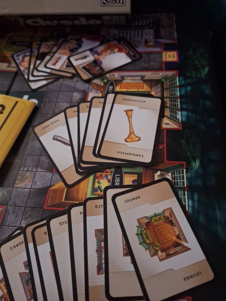 CLUEDO - Classic Murder Mystery Detective Board Game - COMPLETE - Hasbro 2006 - Image 3 of 4