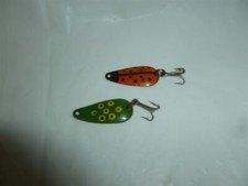2 Vintage Unbranded 1-1/2 Inch Metal Fly Fishing Spoons  Lot Y-857