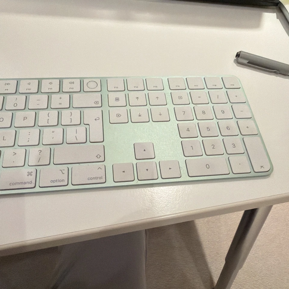 ORIGINAL APPLE MAGIC KEYBOARD MIT ZIFFERNBLOCK TOUCH ID SILBER KABELLOS A2520 - Bild 4 von 4