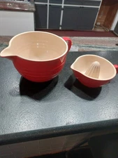 Le Creuset Batter Bowl Pourable And Juicer Stoneware Pottery Red FREE SHIPPING!