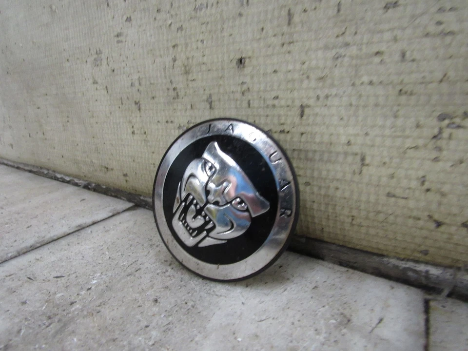 2013 Jaguar XJ Center Cap black Background Small Font OEM C2S28254 - Image 4 of 4