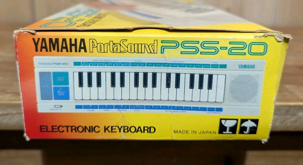 Yamaha PortaSound PSS-20 White 32 Key Monophonic Synth Record