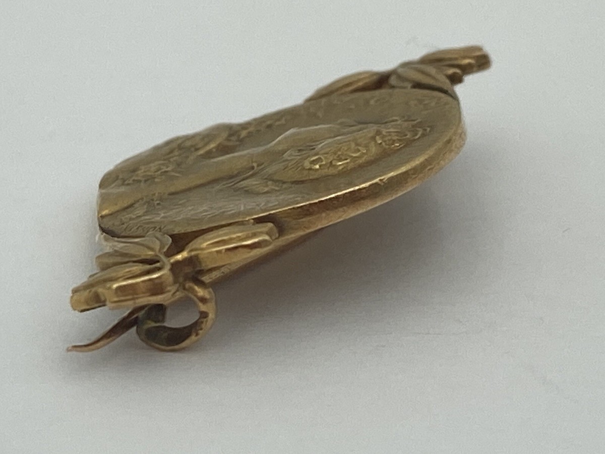French Art Nouveau 18k Gold Brooch of a woman by Victor de Vernon