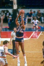 Bill Cartwright of the New York Knicks Basketball 1980 Photo 1