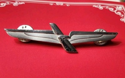 AMERICAN AIRLINES Vintage Silver Tone Crew Wings Pin