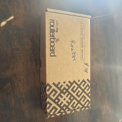 MikroTik CRS305-1G-4S+IN Switch 4 x SFP+ + 1 x 10/100/1000 (PoE) CRS305-1G-4S+IN