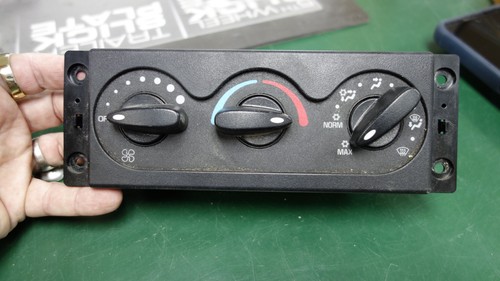 International Prostar 3827580C1 Temperature Control TEMP , HVAC, AC/HEAT