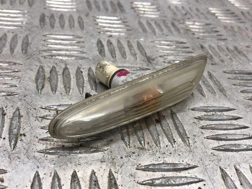 BMW 5 Touring E61 Kotflügelblinker vorne links PA66GF30 8382104 3.00 22991013