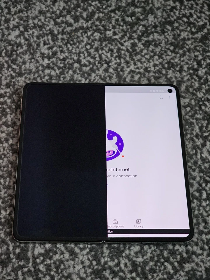 OnePlus Open 512GB 16GB RAM Dual SIM Unlocked Emerald Dusk inner screen broken - Image 3 of 4